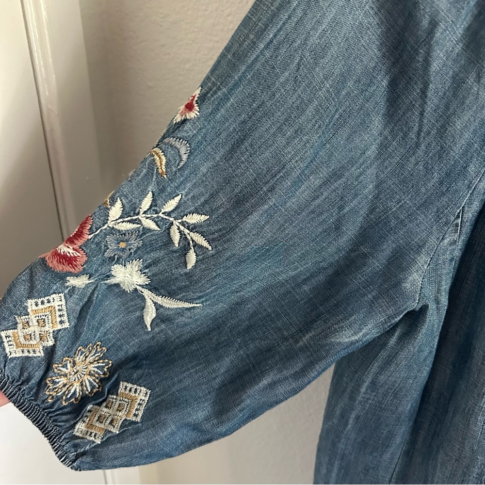 NWT Katie & Kyla Seo Embroidered Chambray Blouse - Picture 5 of 13
